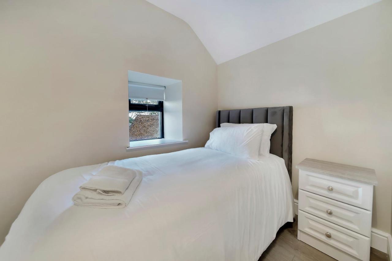 Glenside Abbey 'sleeping 7 Guests' Villa *