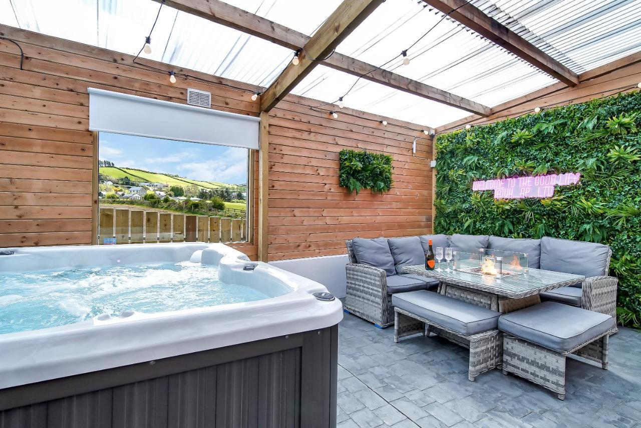 Glenside Abbey 'sleeping 7 Guests' Villa *